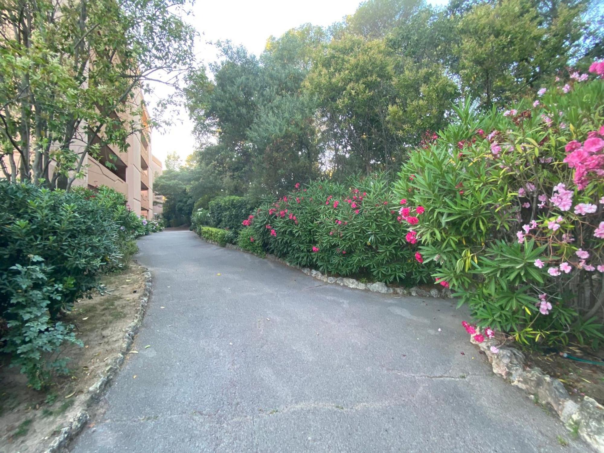 Appartement Face Mer Et Port Santa Lucia Climatise Et Wifi Saint-Raphaël Esterno foto