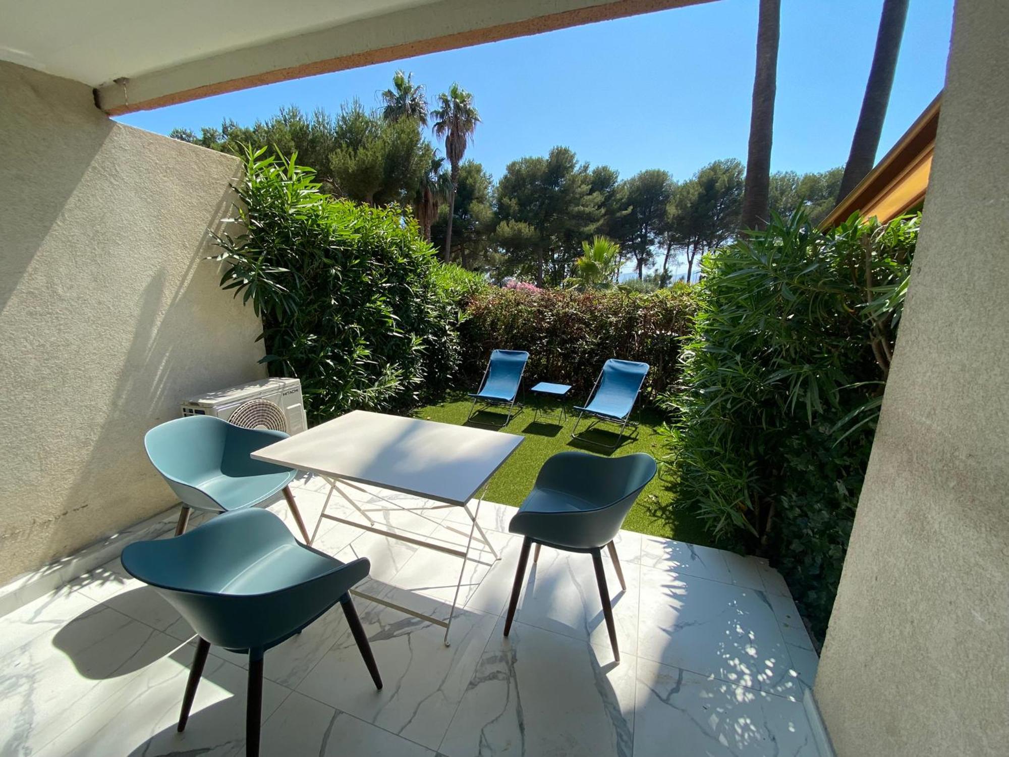 Appartement Face Mer Et Port Santa Lucia Climatise Et Wifi Saint-Raphaël Esterno foto