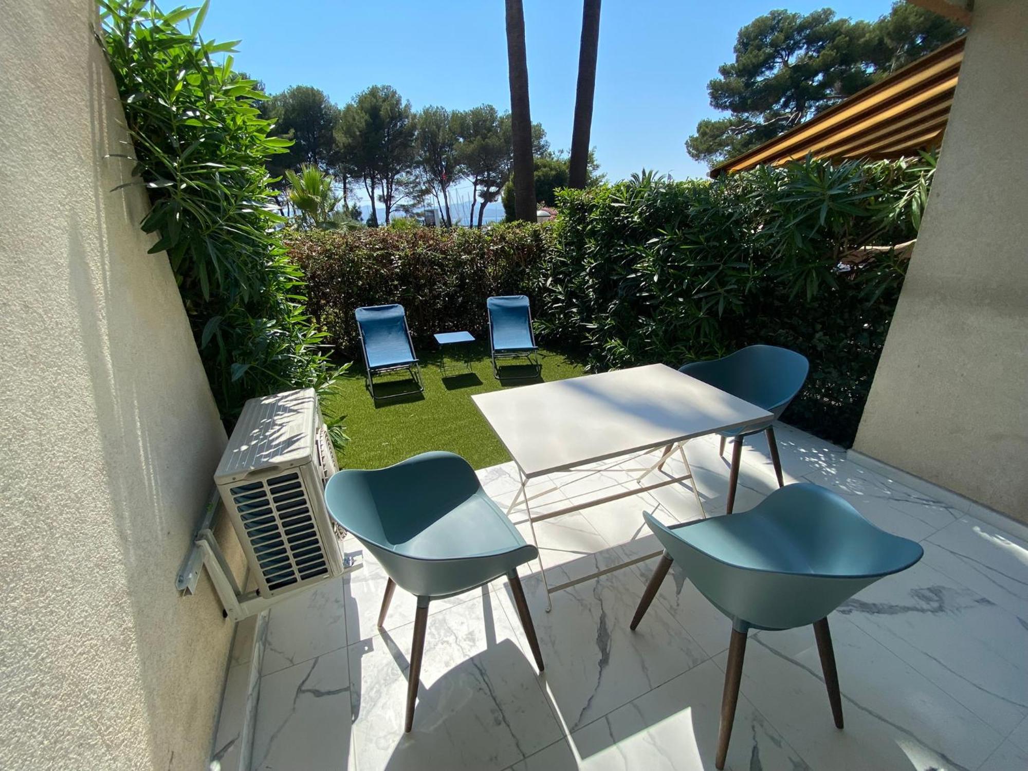 Appartement Face Mer Et Port Santa Lucia Climatise Et Wifi Saint-Raphaël Esterno foto