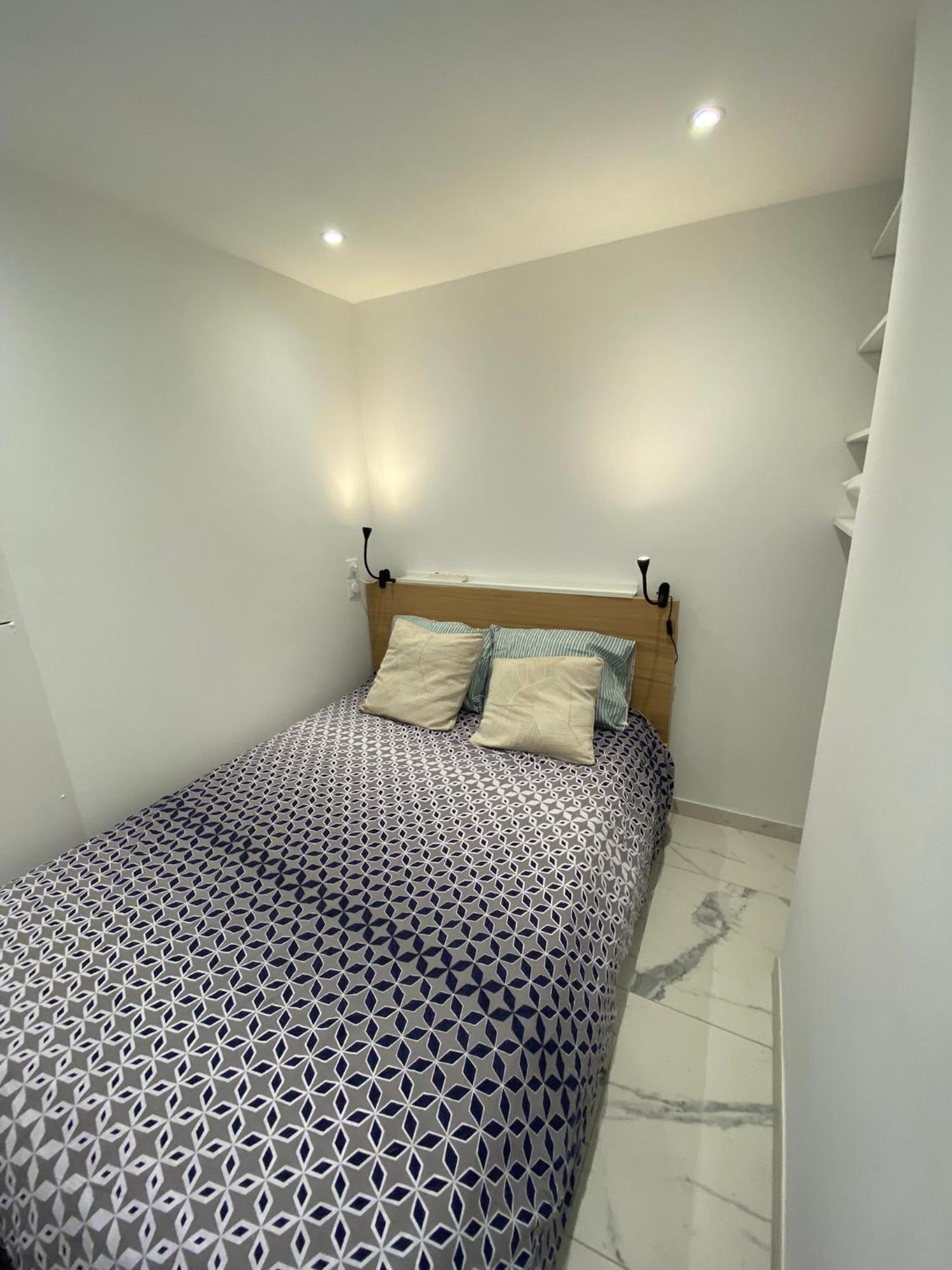 Appartement Face Mer Et Port Santa Lucia Climatise Et Wifi Saint-Raphaël Esterno foto