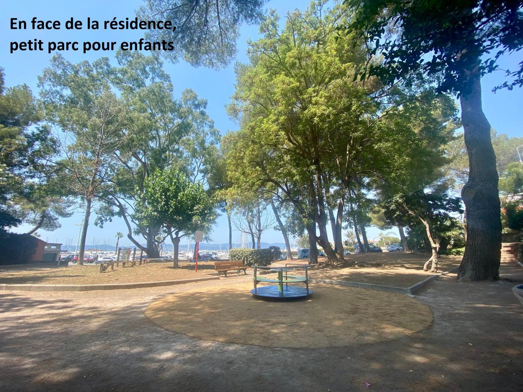 Appartement Face Mer Et Port Santa Lucia Climatise Et Wifi Saint-Raphaël Esterno foto