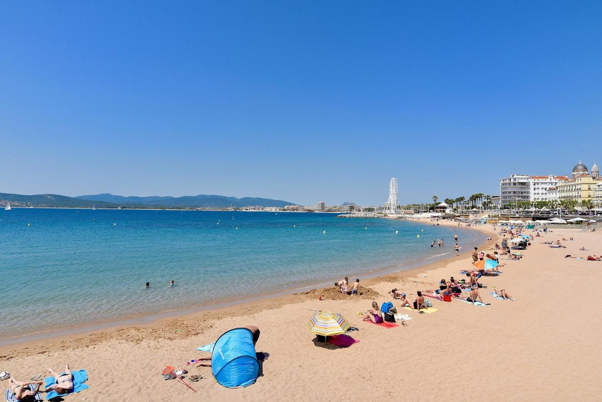 Appartement Face Mer Et Port Santa Lucia Climatise Et Wifi Saint-Raphaël Esterno foto